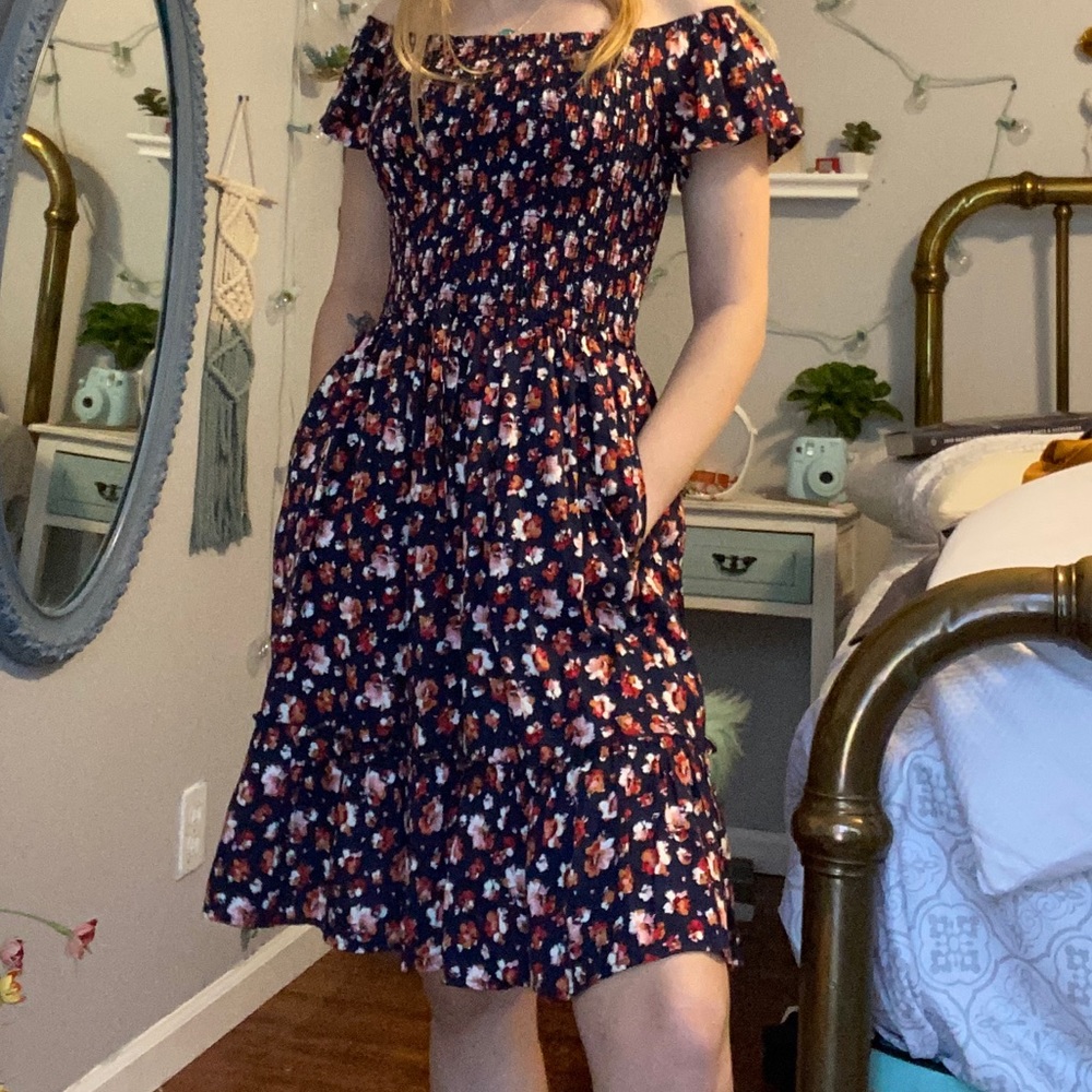 Floral dress with pockets!
